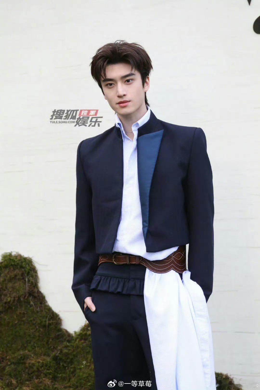 VOGUE男星生图状态何与、夏之光、张康乐、贺峻霖、张峻豪 vogue红毯直播V