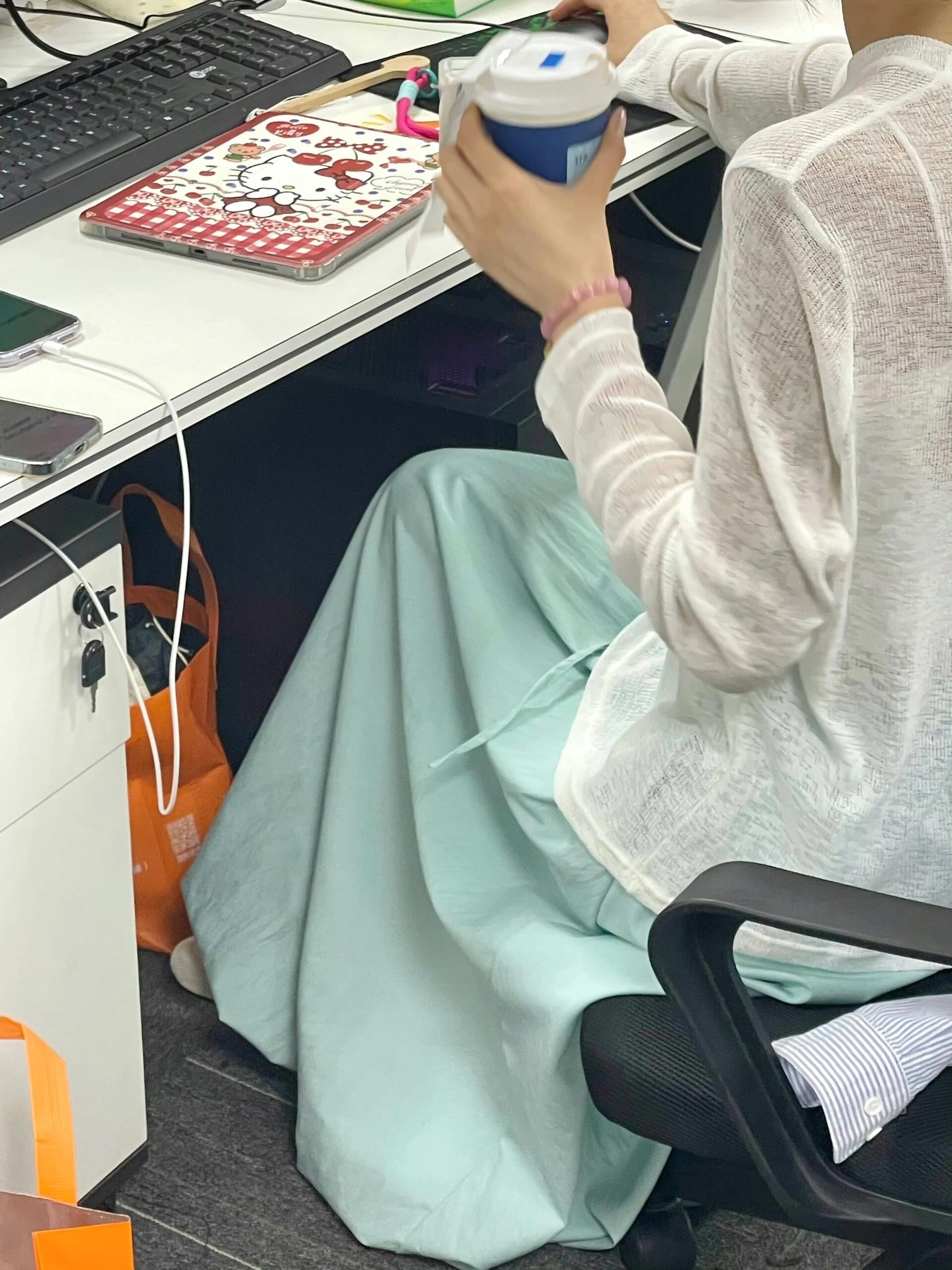 在全是女生的公司上班是什么体验？上班look📷只想说：真的好快乐👸 办公室就