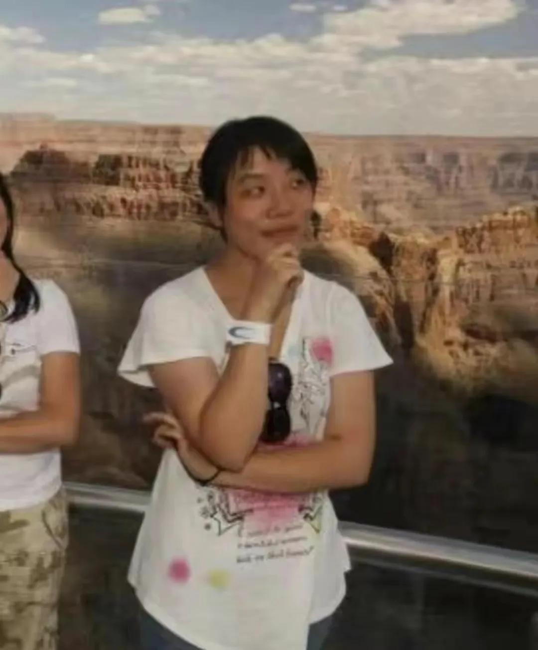成都被拍女主整容前后对比照曝光，国企领导与小三成都逛街被拍，女主整容前后对比照曝
