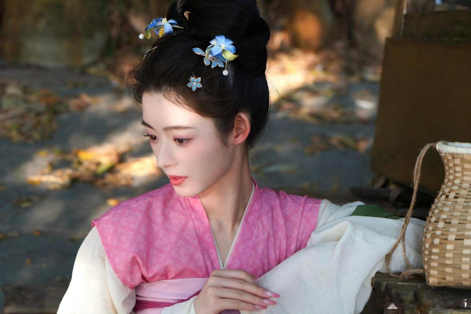 黄洋甜甜这套古装发型用的是自己的真头发好好看啊，她头发居然这么长了 