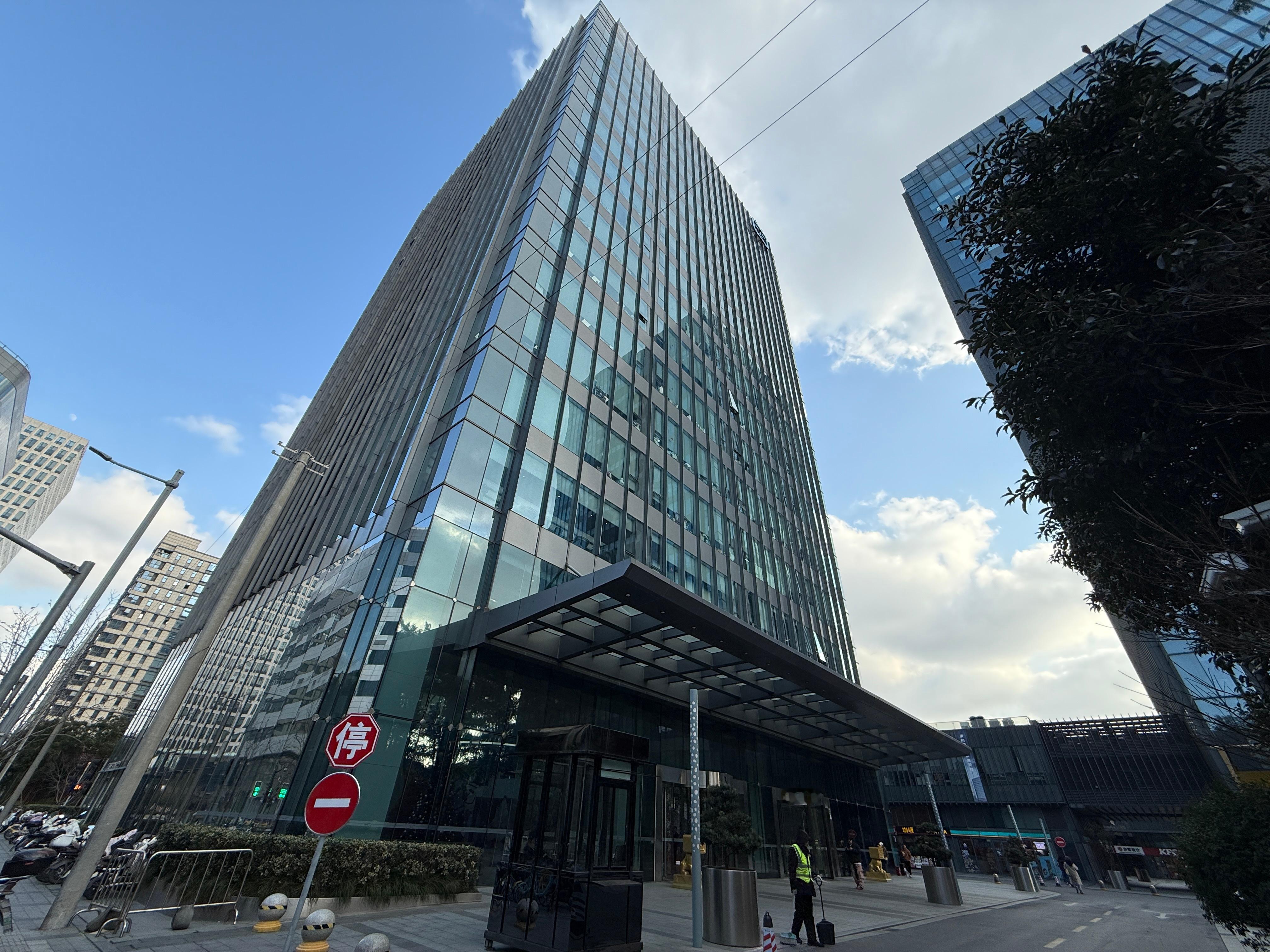 阿B总部的节日氛围很浓厚啊