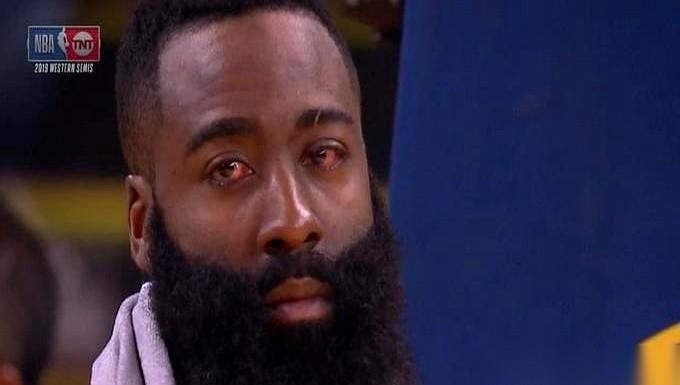 把“哈登”这两个字盖住。
就看数据，一个场均19分9助攻的控卫，能突能传，时不时