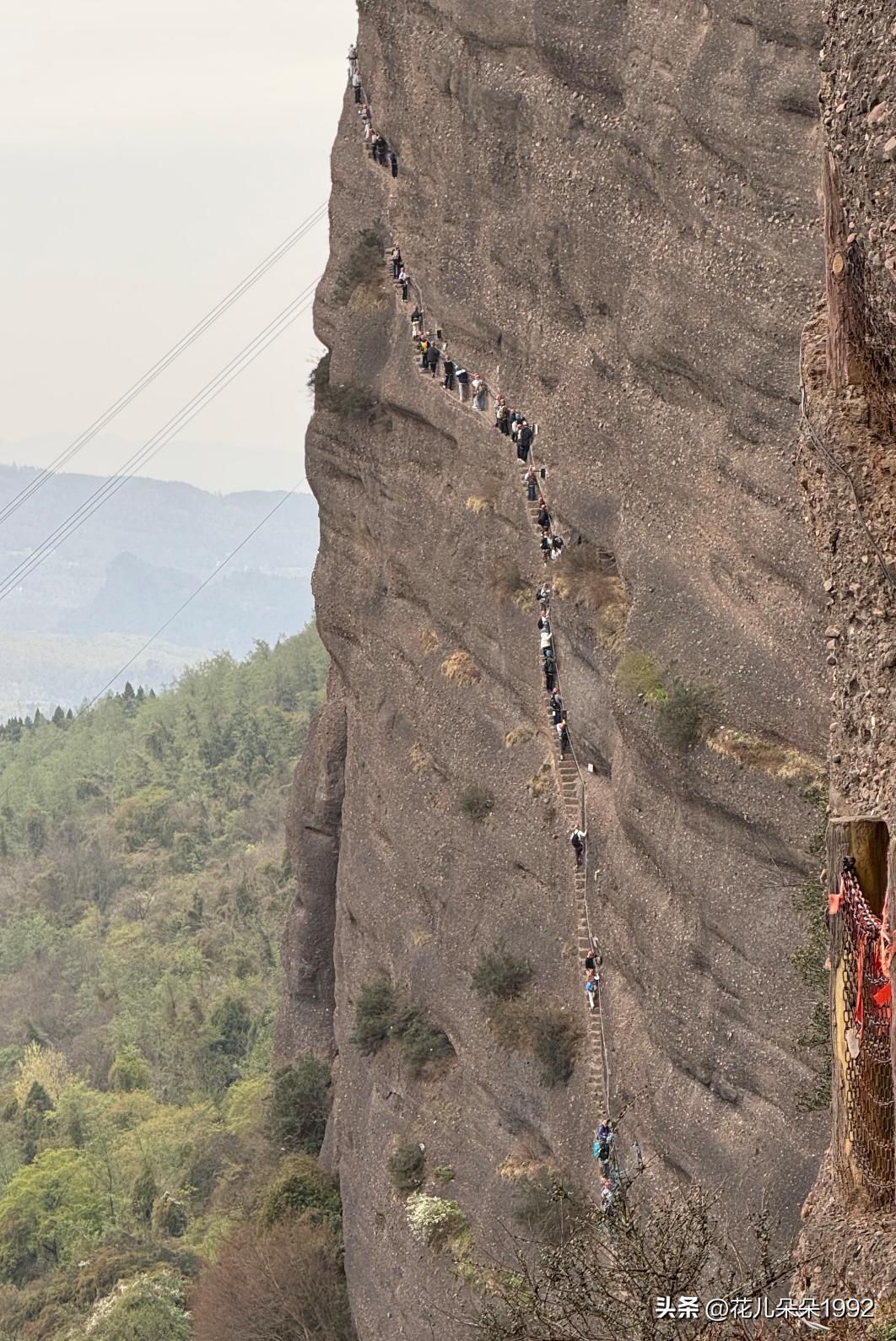 走过四川广元剑门关，从此人生无难关！
    上次在剑门关头脑一热，没上缆车跟他
