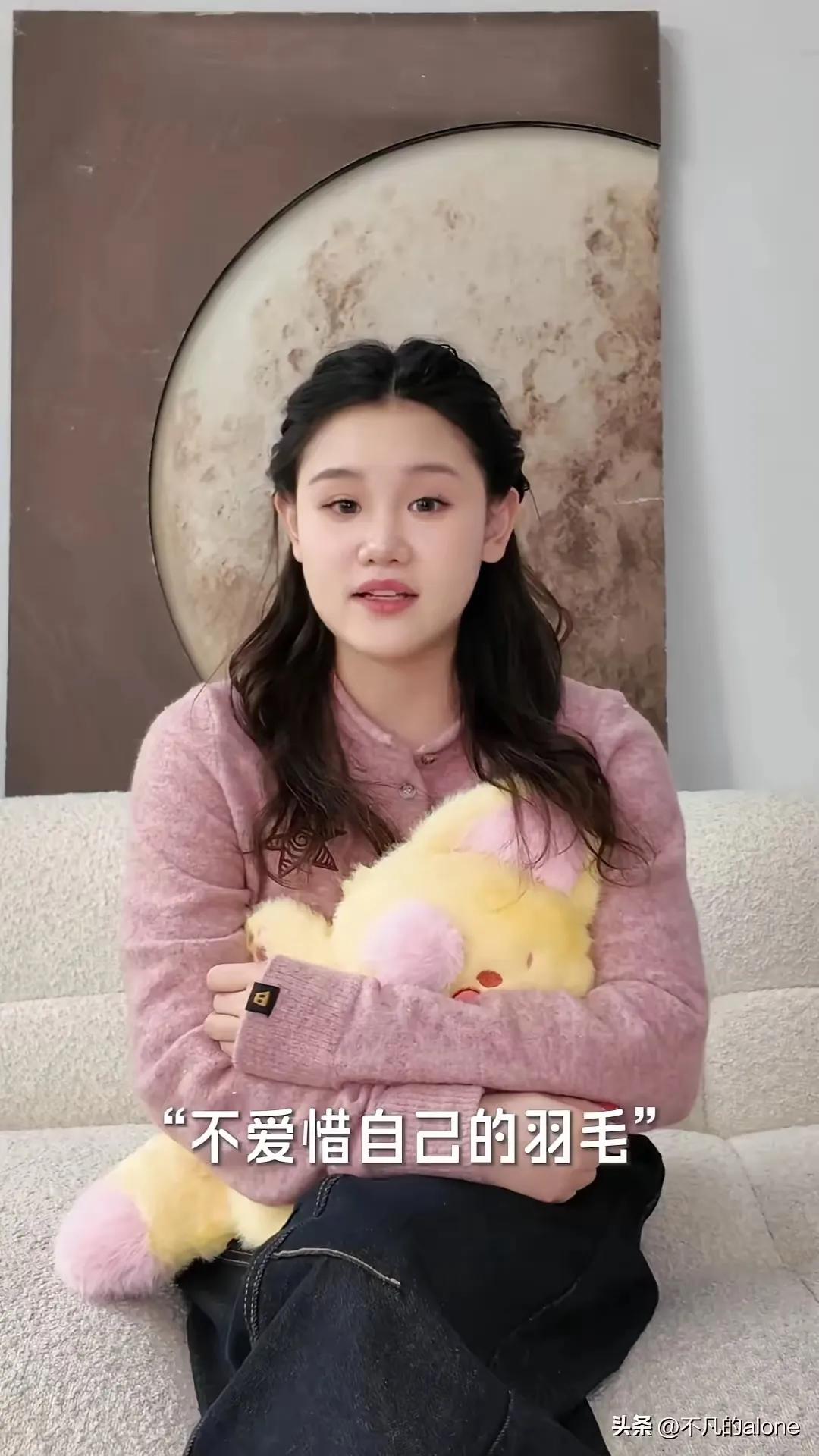 张家齐呀张家齐，真没想到你藏得这么深，21岁的人生履历实在太让人佩服。
4岁接触