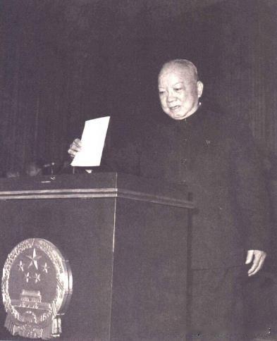 中华人民共和国第二届全国人民代表大会第一次会议,在1959年4月27日选举了国家
