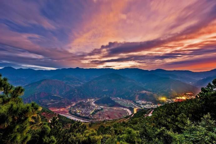 云南·诺邓古镇，是藏于的深山里一个白族村寨， 一千年来，村名从未更改，沿袭至今，