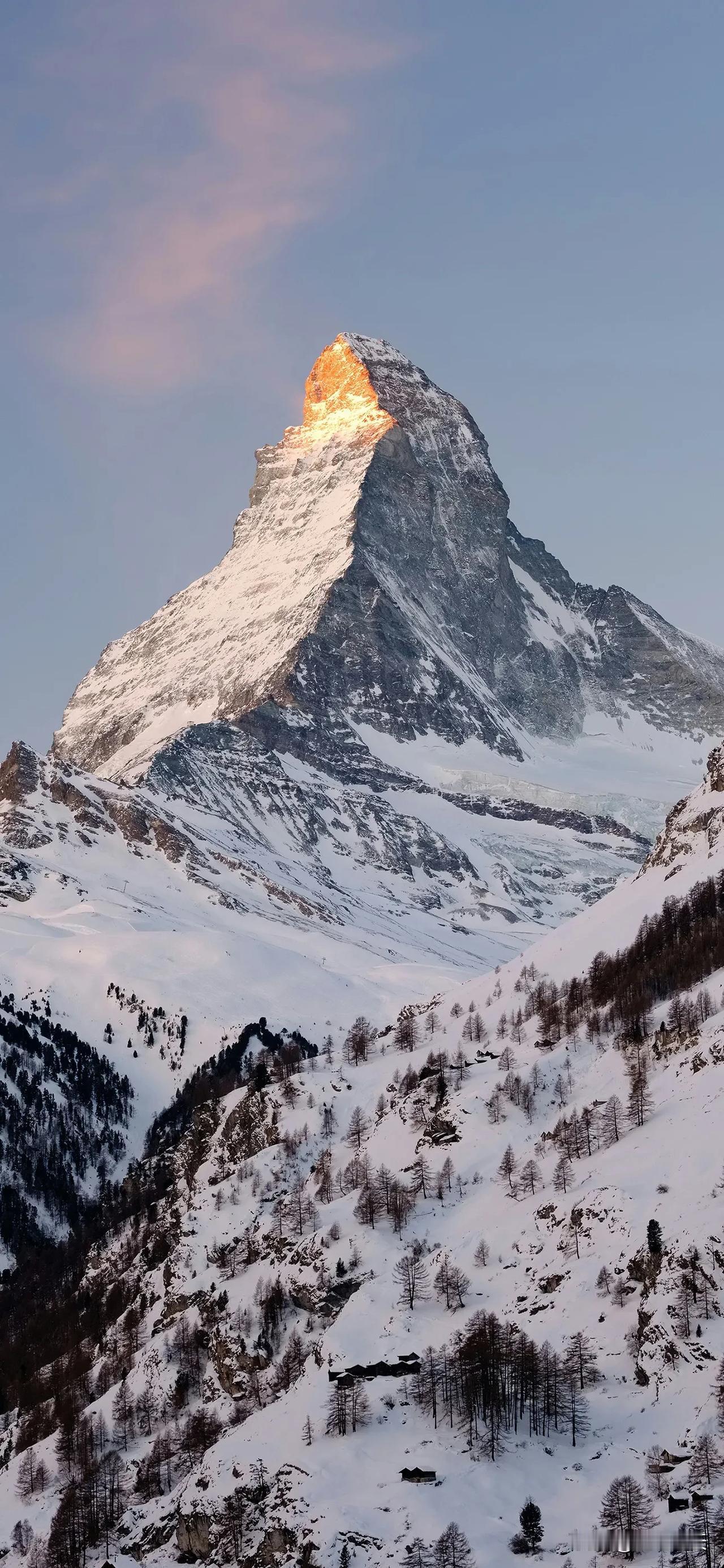 一个家庭最可怕的不是贫穷，
而是窒息的说话方式。

明明是想表达关心，
却变成了