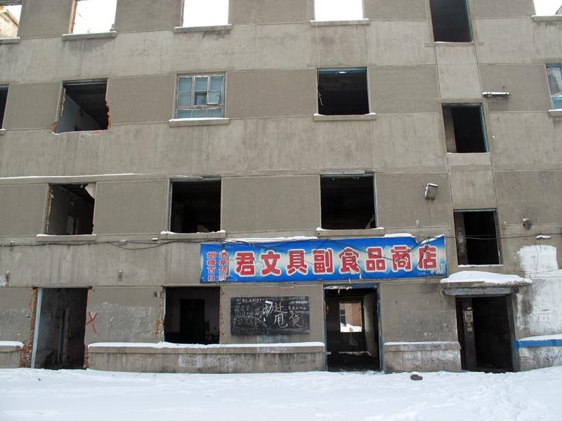 上海父母偏心只给儿子安置房，女儿起诉后顺利维权。上海魏女士的户口一直在家里的公租