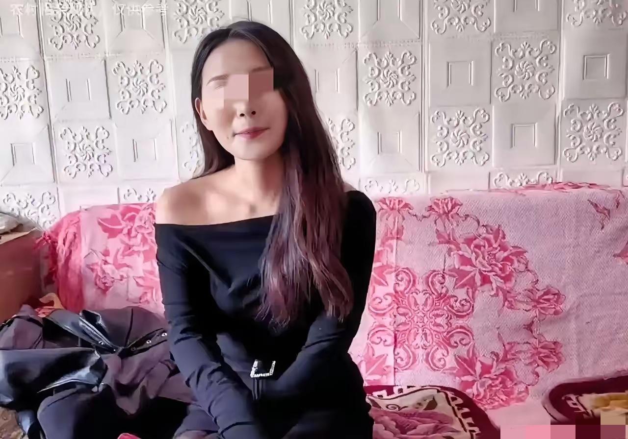 湖南，一男子经人介绍，与25岁女子订婚，随后女子先后5次，前往男子打工的地方，与