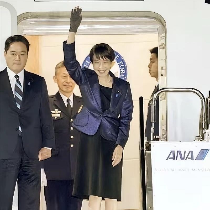 高市早苗这趟美国之行，真是把“尴尬”俩字写脸上了。
高市这次出访闹得挺热闹，对外