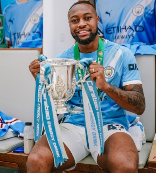 联赛杯决赛，曼城2-0击败阿森纳，26岁的塞梅尼奥首发打满全场，随队斩获个人生涯