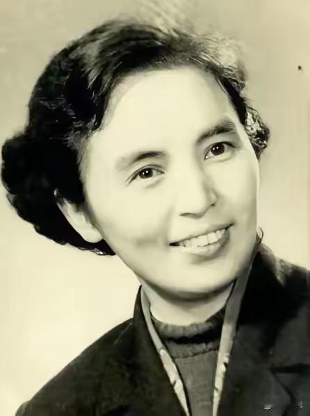 1940年，叶飞正睡觉，参谋忽然敲门，说泰州城来了一挺漂亮的女的，一定要见他。美