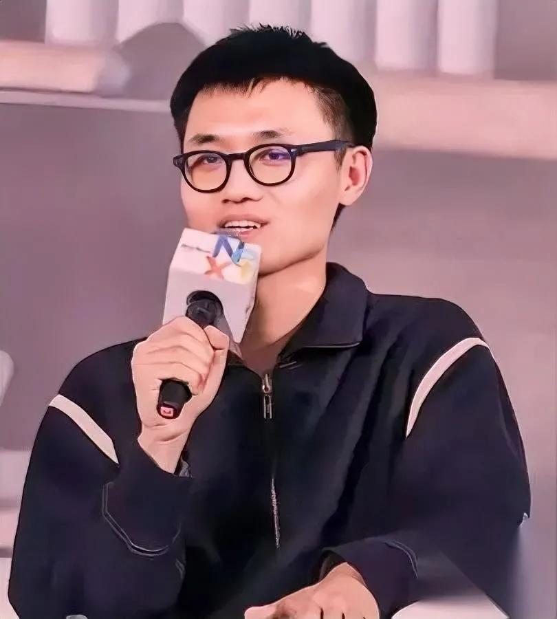 阿里P10突然离职！

第二天就被谷歌盯上了

仔细一看，竟是DeepMind负