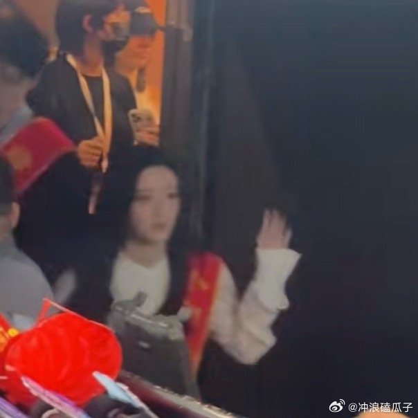 周翊然包上恩牵着手就上来了这波是慕慕昭昭在大气层，我们望尘莫及 