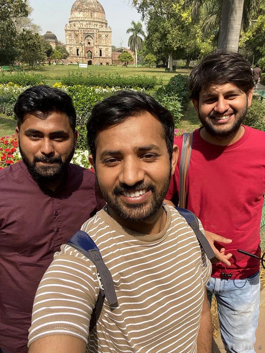 印度人的自信，本质是“无强压环境下的自我陶醉”——既没强大死敌的外部威胁，又有先