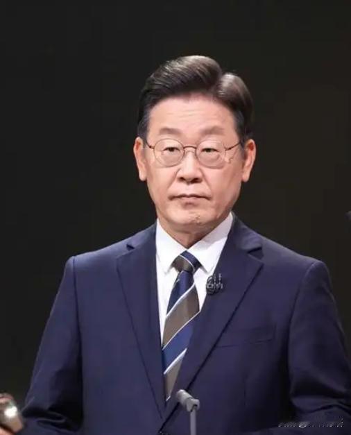 就在刚刚，韩国总统李在明突然宣布，1 月 10 日，引述韩国国防部消息报道，总统