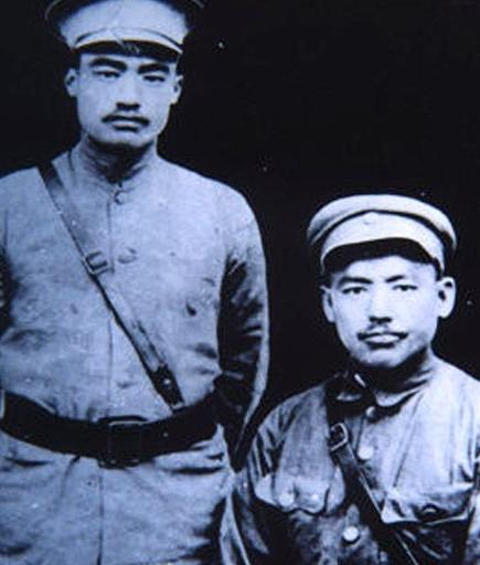 1949年8月，兰州城刚刚易手，"青海王"马步芳包了欧亚公司的飞机，携两百余名家