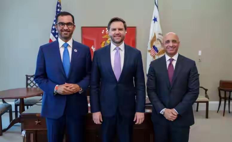 突发！阿联酋牵头组建"霍尔木兹安全部队"，亲自派海军打通全球能源生命线！
 
全