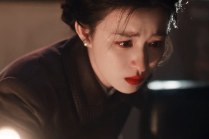 王楚然无声落泪胜过千言万语一言不发的安静落泪，是王楚然这场戏最动人的亮点。泪水顺