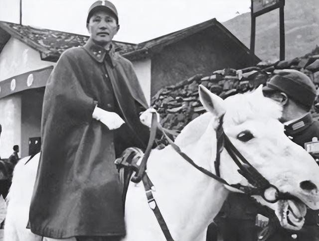 1947年，胡宗南俘虏了5万人，蒋介石为他举办庆功宴，谁知记者却说：“委员长，西