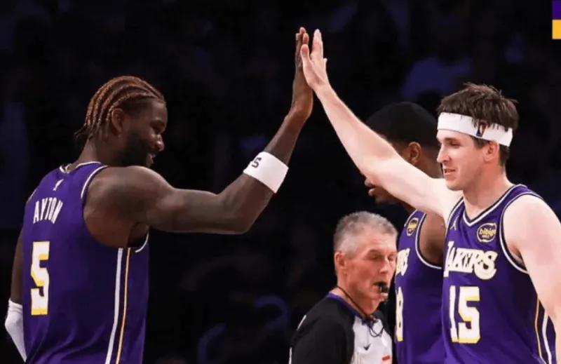 里夫斯为什么那么舔东契奇呢？
上次，里夫斯当众说，我和东契奇是朋友？
东契奇：他