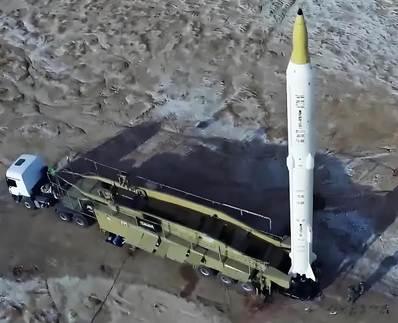 军事上，它似一把寒光凛冽的利刃，以强大性能威慑潜在对手，令其不敢轻举妄动。地区事