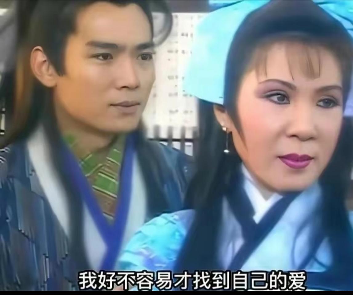 富婆嚯嚯男明星也是很有一套。
辣眼睛的西门大妈名叫杨钧钧，家里很有钱，跟古龙还是