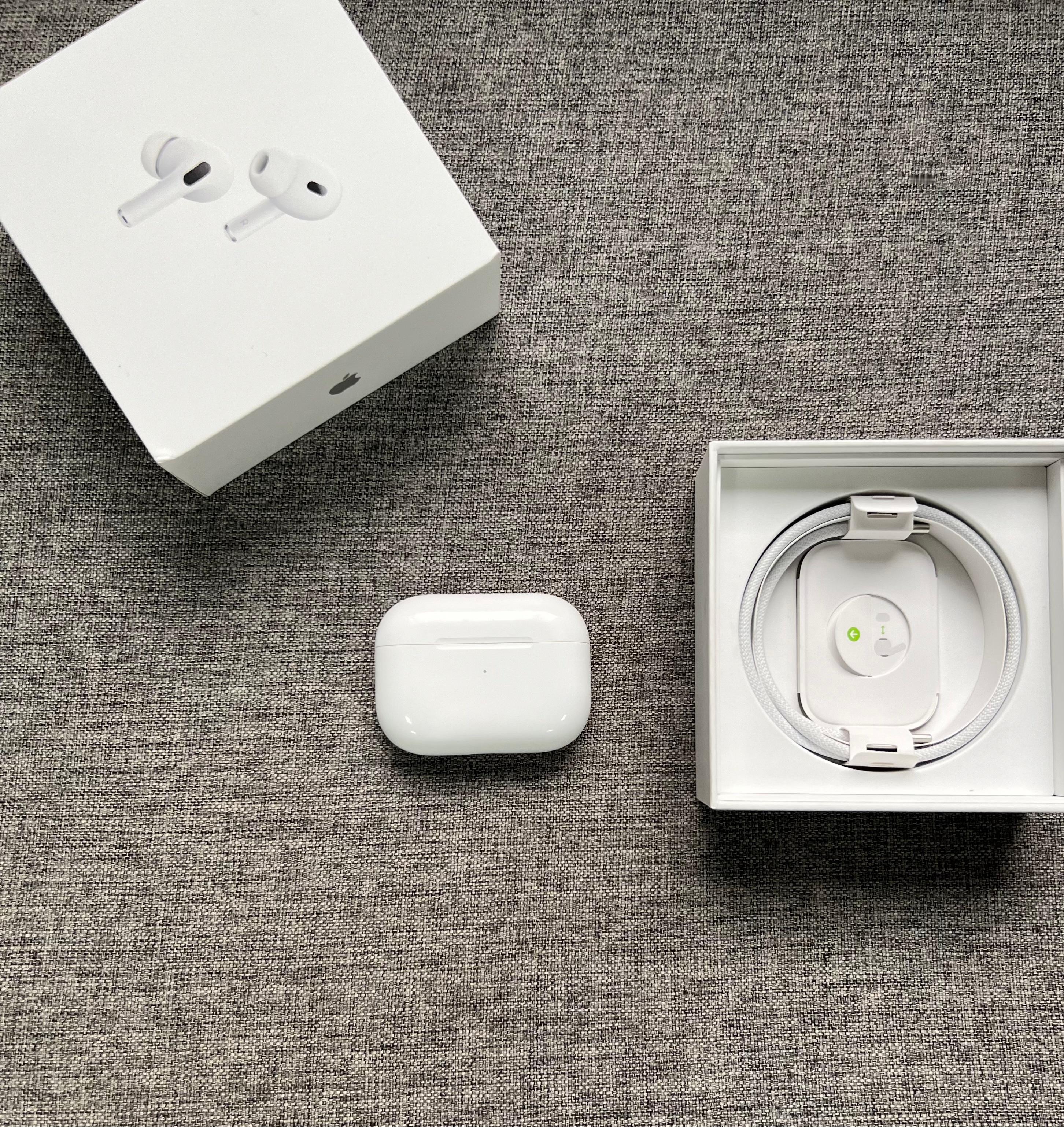 AirPods Pro 2 (USB-C)，外壳小划痕，全套带票，全国联保至20