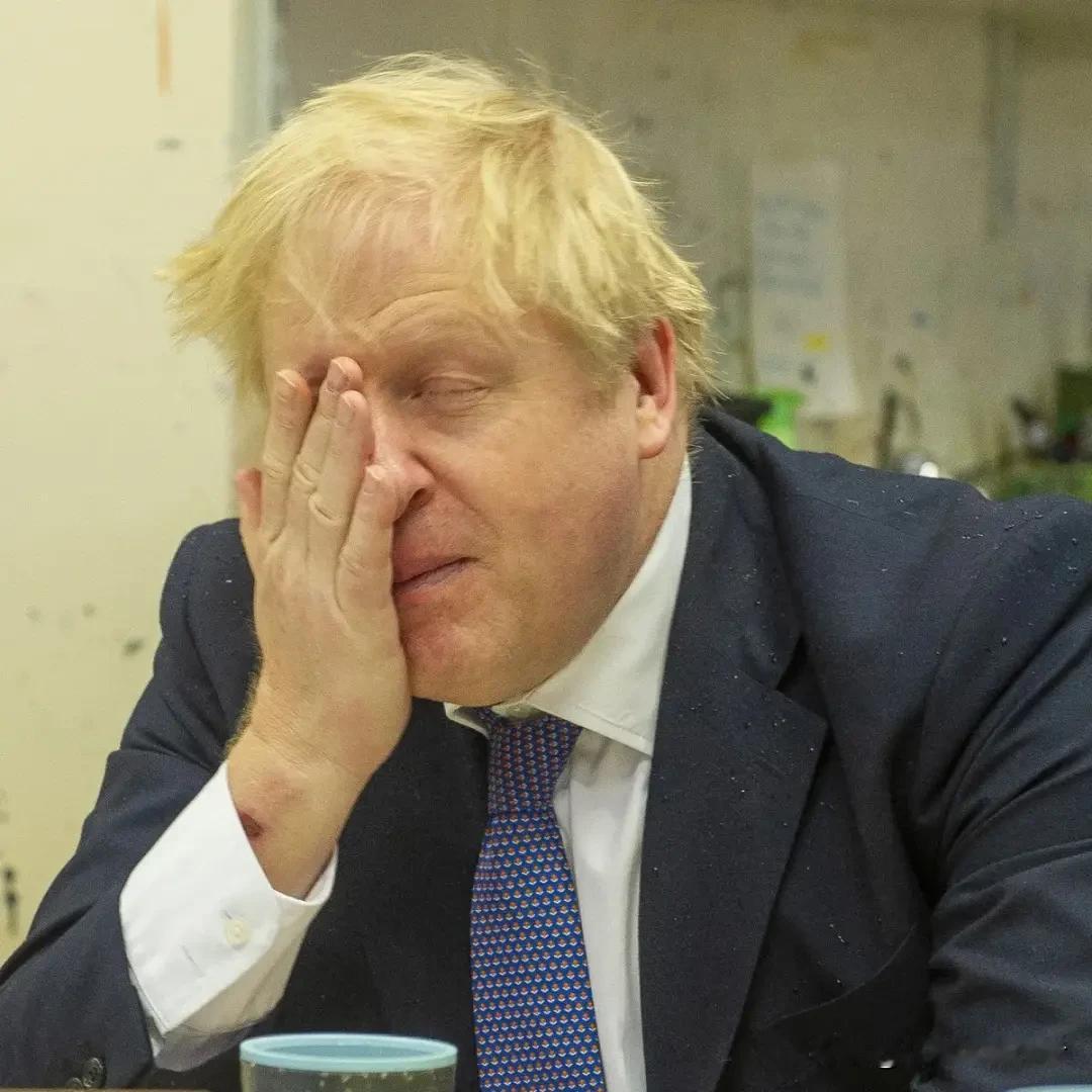 政坛突发大变！斯塔默递交辞呈震动整个英国
 
英国政坛平地起惊雷，斯塔默对外官宣