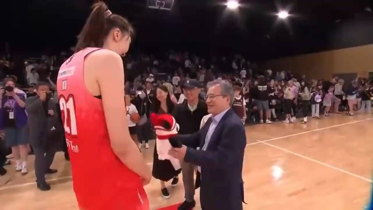 韩旭7分钟0出手，35分也救不了自由人，她被挤出局。