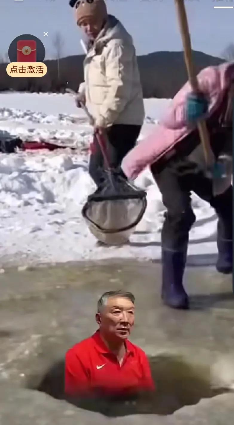 球迷恶搞应该有底线，对老教练应该足够包容，现在轮到郭士强不能懈怠


球迷真敢恶