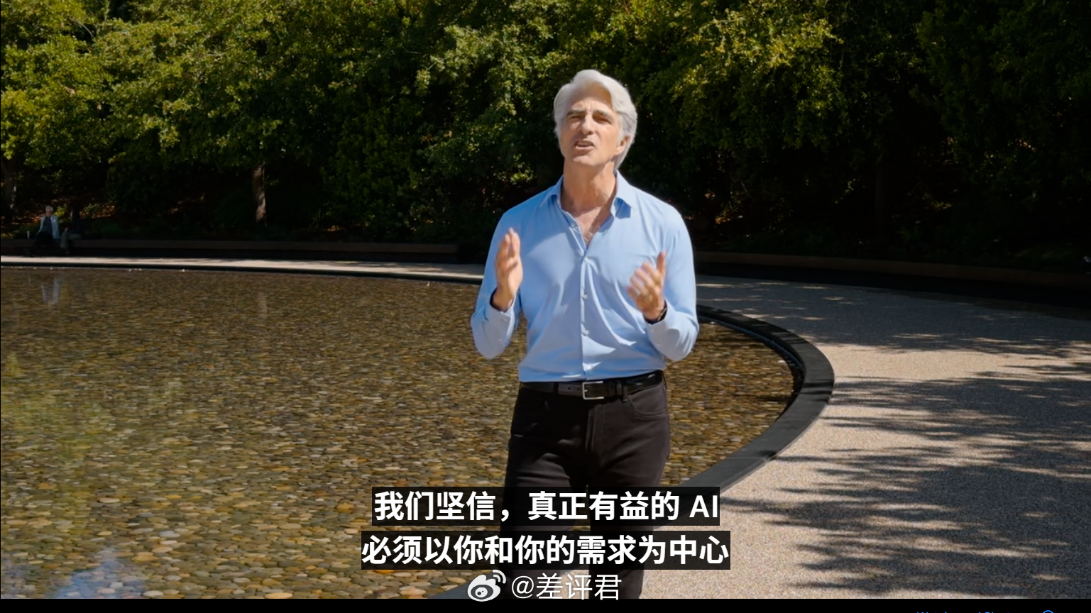 #差评说数码# 苹果终于承认了新的 Apple Intelligence 是合作