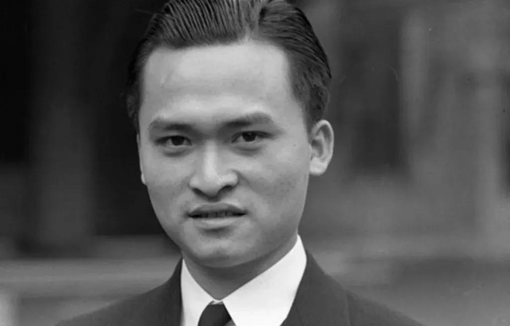 在1943年的一个风雨交加的夜晚，中国小伙潘濂经历了人生中最为惊心动魄的一刻。大