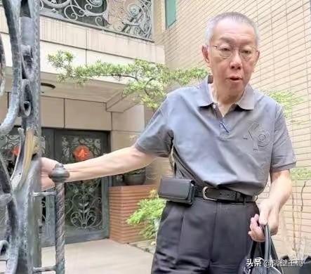 这个看着像农村老头的人，网友给他的评价是：咎由自取，自作自受。

放着好好的医生