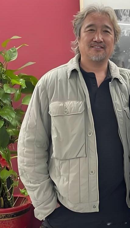 误会了章渡，

也误会了廖主任，

没想到就连一开局就和宣永年闹掰的绘画大师江自