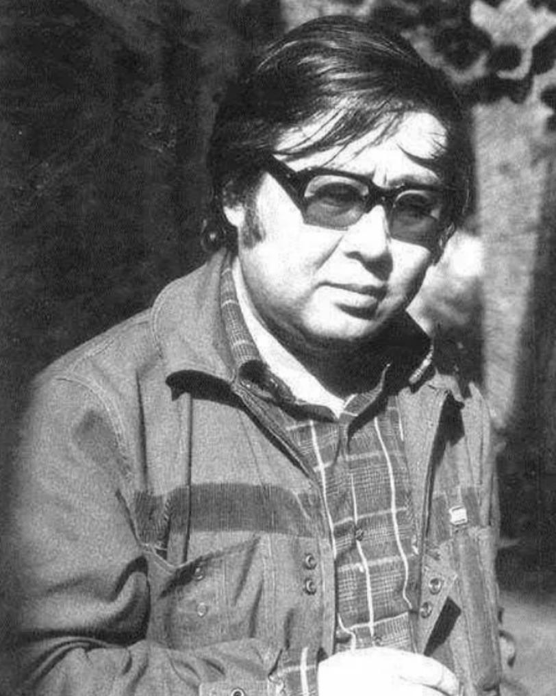 1992年冬天，西安西京医院的病床上，42岁的路遥攥着一张皱巴巴的纸。

那不是