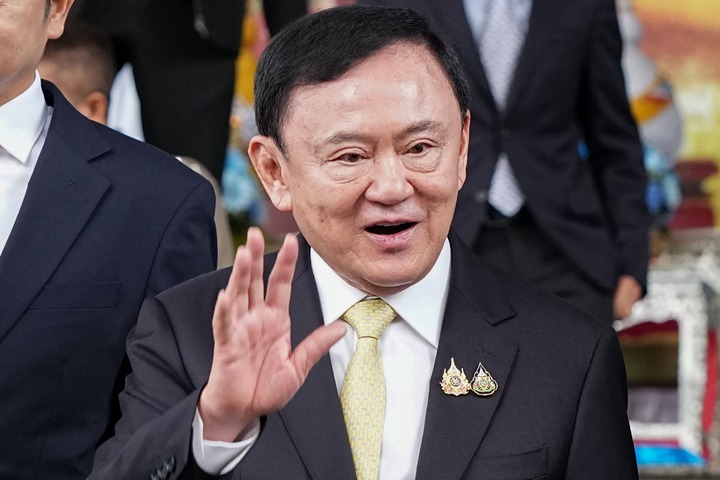 【#泰国前总理他信亵渎王室指控被撤销#】#泰法院撤销他信亵渎王室指控# 据法新社