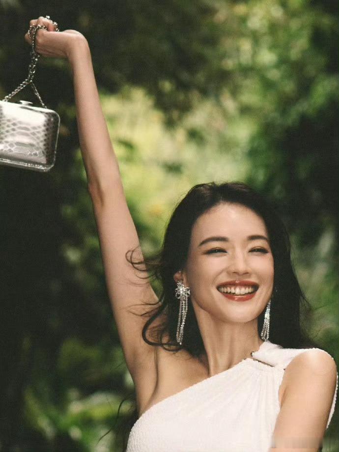 小米YU7代言人 果然看到舒淇这张脸真的是好惊艳啊，而且在咱们姐姐身上展现出来的