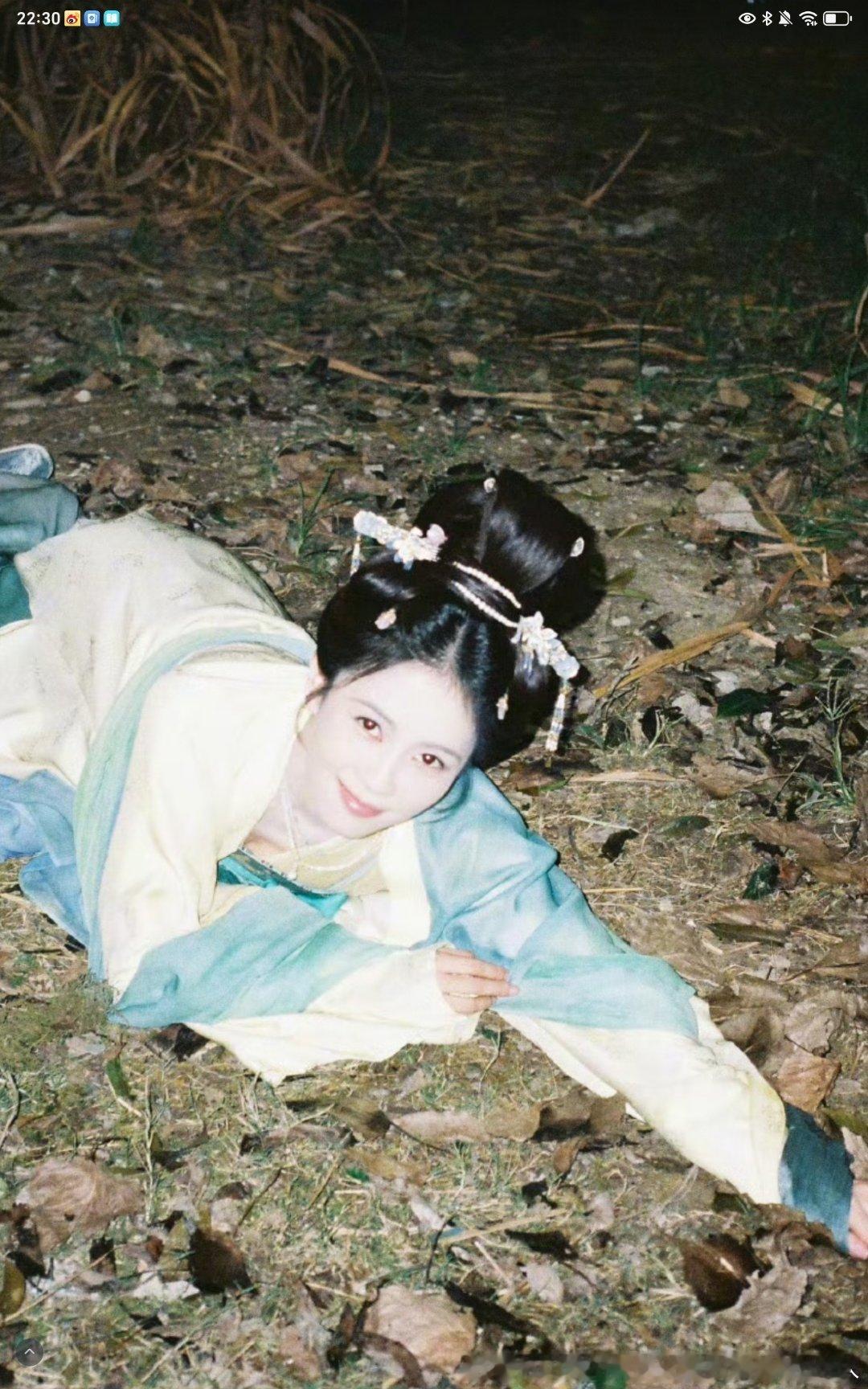 自己营业图不特别注意or大P都很容易露“不怀好意”的面相 很狠 随便一拍，坏女配