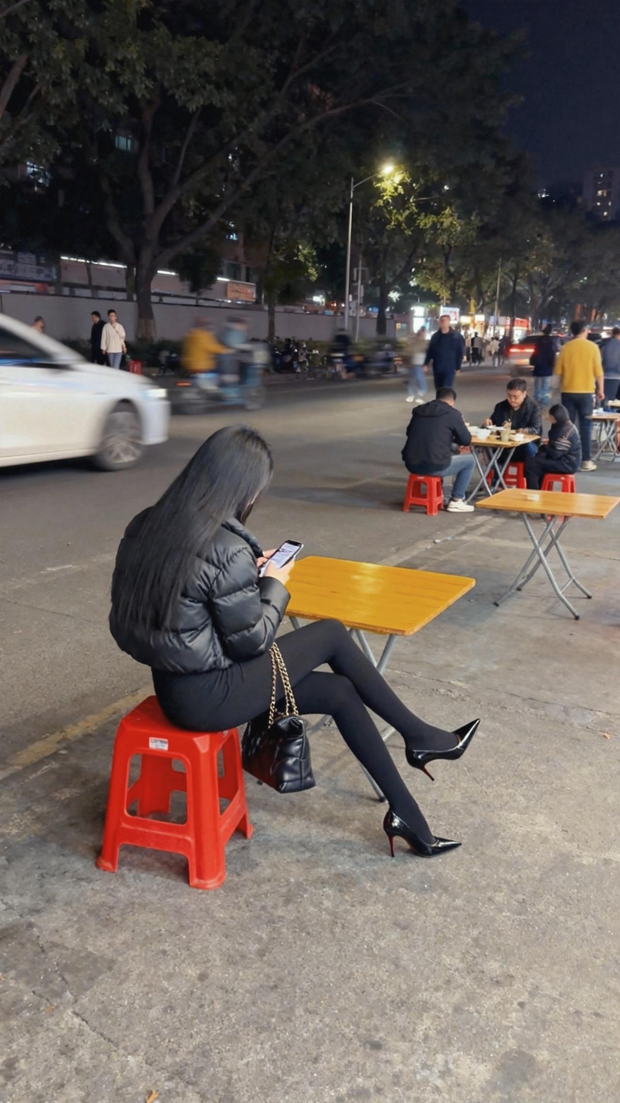 厚黑我穿了 我的商务男孩呢？