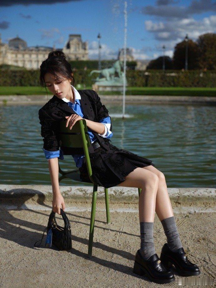 #来看娱乐[超话]##赵今麦与风交谈##赵今麦与影共舞# 真的太美了，氛围感直接