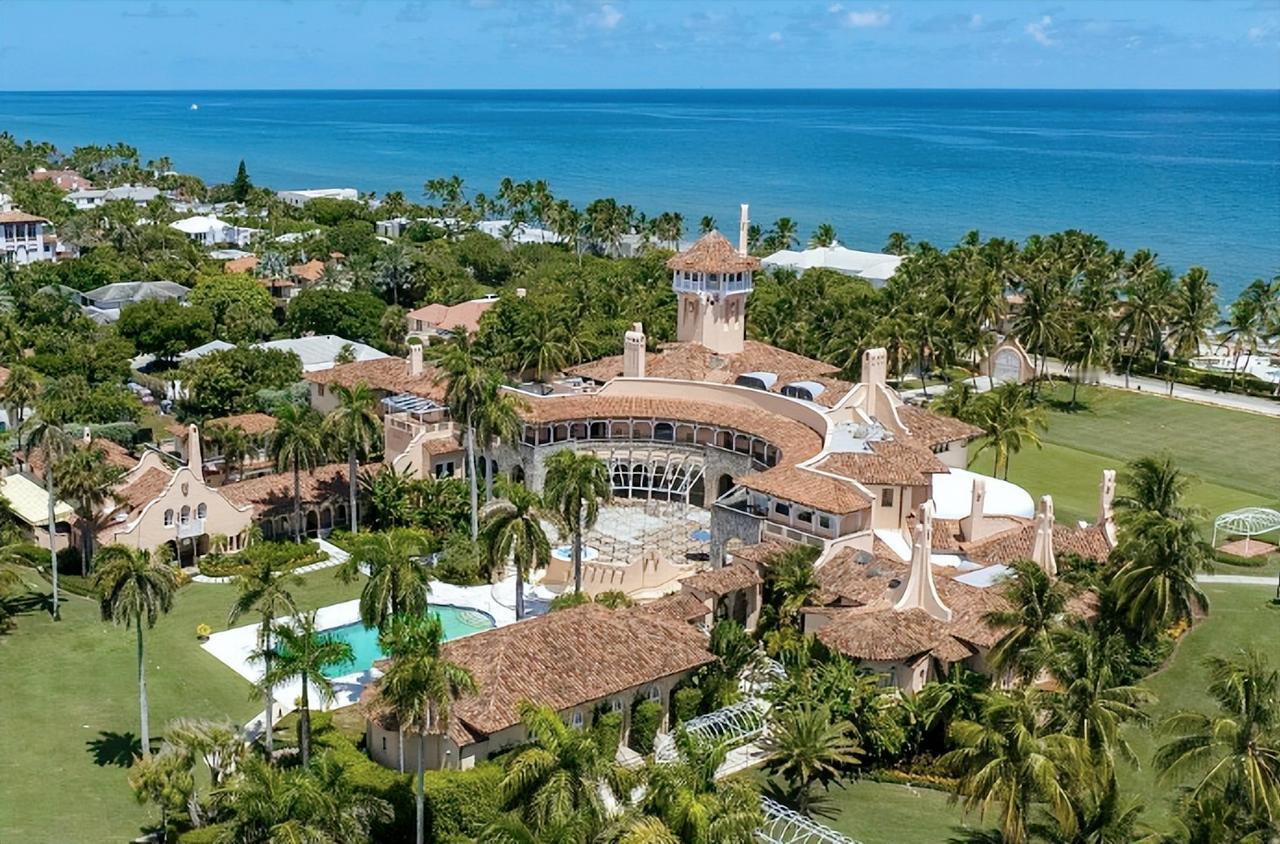 太吓人了！美国21岁的小伙子带着霰弹枪和燃料罐，硬闯特朗普的私人豪宅海湖庄园，结