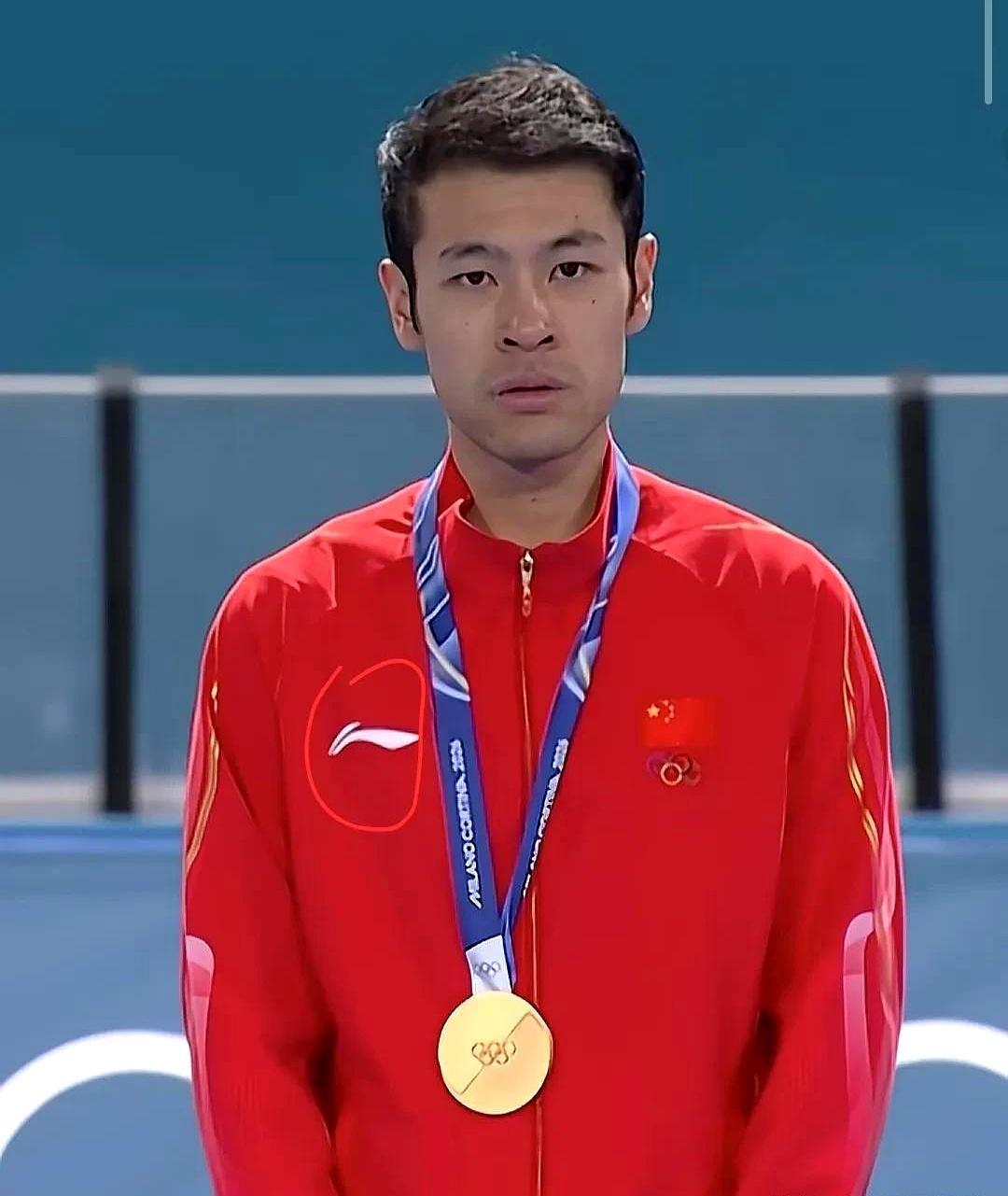 闺蜜说宁忠岩长得太沧桑，接不到代言。我笑了，这可是干翻了美国天才，撕碎了欧美10