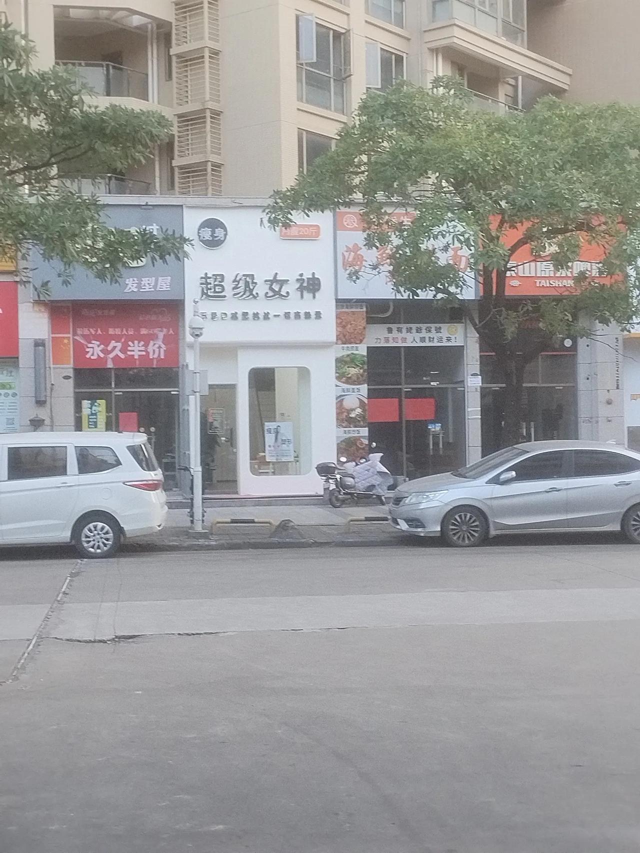 惠州爆料 惠州身边事 
         今天路过大亚湾西区，万达商圈旁边的一个