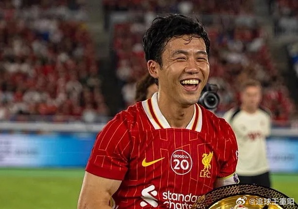 北京时间周六晚，英足总杯1/4决赛利物浦对阵曼城。赛前利物浦后卫远藤航接受官方播