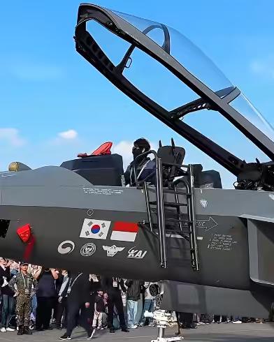 世界军火市场，开始激烈竞争，而韩国雄心勃勃，也准备来分一杯羹。
结合多方媒体的报