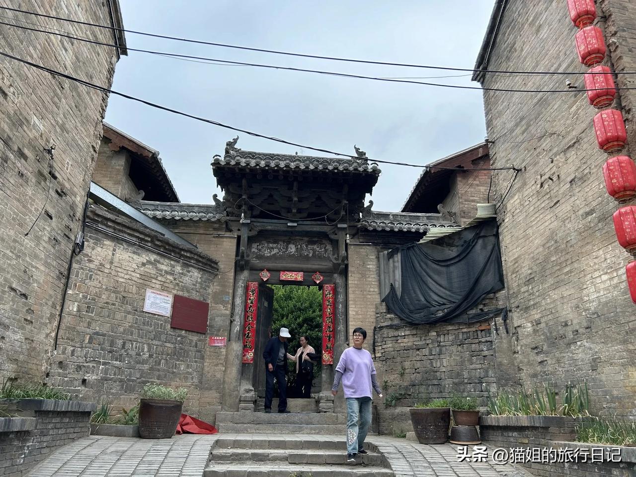 分享城市新鲜事什么是教养？好不容易坐次地铁，旁边两妇女一直在叽叽歪歪猜测着她们某