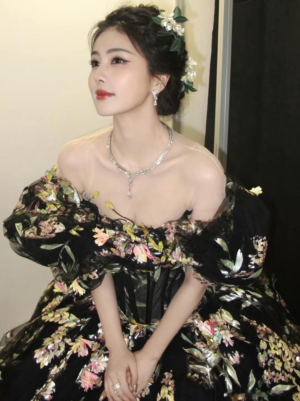 白鹿这心理承受能力太强大了没不尊重任何人，没伤害任何人，没做错任何事，没不认真对