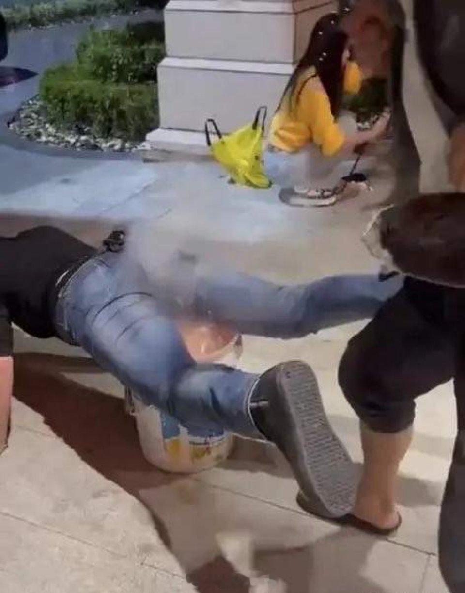 网警严查斗狠类直播13人被拘互联网乱象层出不穷，这种斗狠没有一点价值，传播负能量