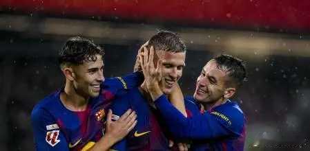 世体：对阵毕尔巴鄂竞技，巴萨将有9名球员迎来诺坎普首秀根据《世界体育报》的报道，